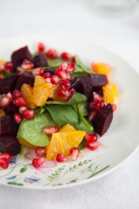 Świeże i zdrowe owoce w daniu w cateringu